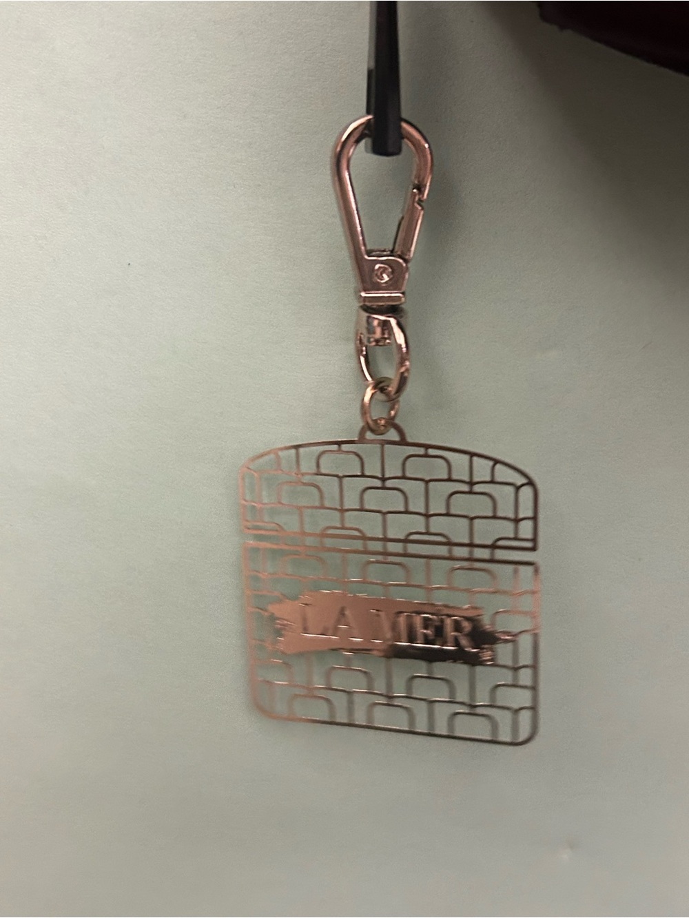 La Mer Skin Care Charm Advertising Clip On Gold Tone Accessory Designer Logo